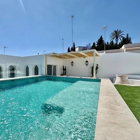 Con Piscina Privada, Terraza Y 3