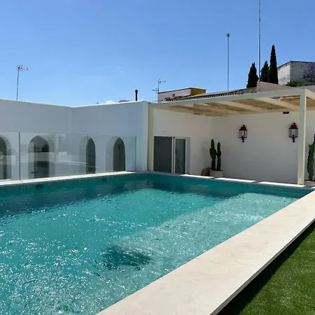 Con Piscina Privada, Terraza Y 3