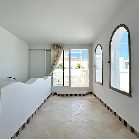 Con Piscina Privada, Terraza Y 3