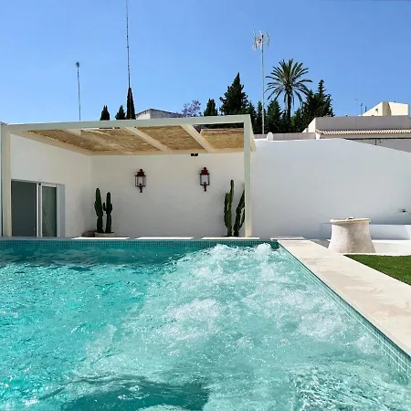 Con Piscina Privada, Terraza Y 3 Villa