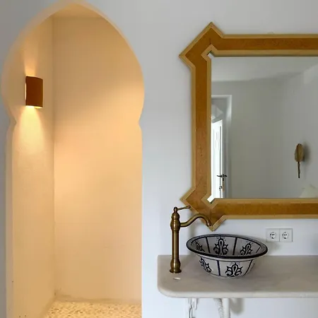 Villa Con Piscina Privada, Terraza Y 3 *
